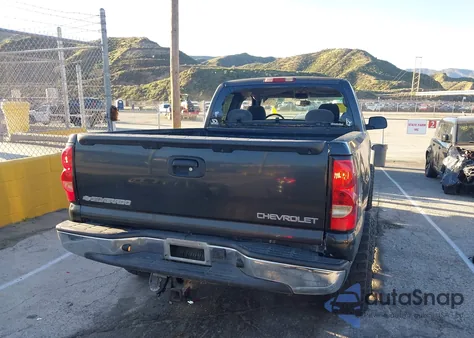 2005 Chevrolet Silverado 1500 Ls z USA, uszkodzony, nr VIN 1GCEK19Z15Z135708